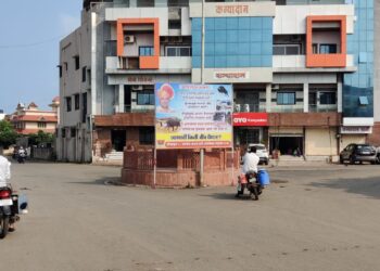 नगरपालिकेचा प्रशासकीय कारभाराविरूध्द भाजपाची फलकबाजी वेधतेय नागरीकांचे लक्ष