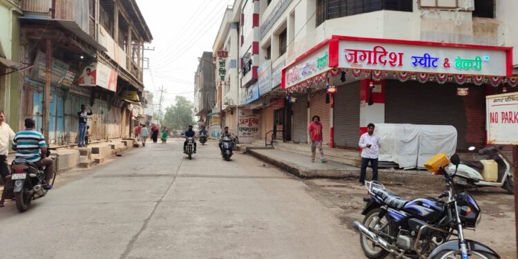 नवापूर व विसरवाडी येथे कडकडीत पाळण्यात आला  बंद