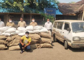 नवापूर येथे सव्वा चार लाखाचा गुटखा जप्त एकाला अटक,नवापूर पोलीसांची कारवाई