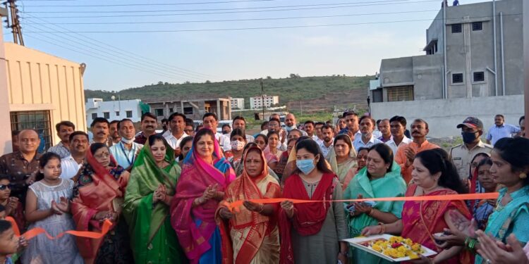 पालिकेतर्फे मा बेटी उद्यानाचे आमदार मंजुळाताई गावित यांच्या हस्ते उद्घाटन