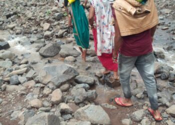 स्वस्त धान्यासाठी करावी लागते 10 की.मी.पायपीट