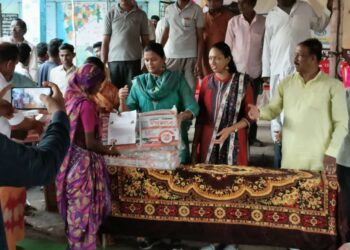 हिंगणी येथे खासदार डॉ . हिना गावित यांच्या हस्ते प्रधानमंत्री उज्ज्वला २ योजनेंतर्गत गॅस वाटप