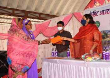 नागरिकांनी केंद्र व राज्य पुरस्कृत योजनांचा लाभ घ्यावा:  जिल्हाधिकारी मनीषा खत्री