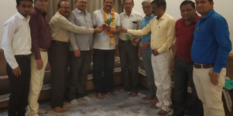 शहादा तालुका पत्रकार संघाच्या अध्यक्षपदी राजेंद्र अग्रवाल तर सचिवपदी प्रा. नेत्रदीपक कुवर यांची पुनर्निवड