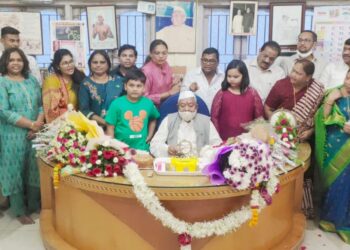 माजी केंद्रीय गृहराज्यमंत्री माणिकराव गावित यांच्या वाढदिवस साध्या पद्धतीने साजरा, हितचिंतकांचा शुभेच्छांच्या वर्षाव