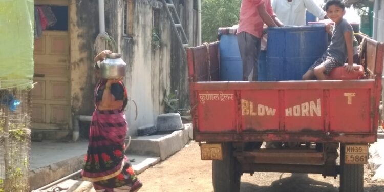 खोंडामळी ग्रामपंचायतीकडे थकबाकीमुळे पाणीपुरवठ्याचा विद्युत पुरवठा केला खंडित, ग्रामस्थांची पाण्यासाठी दहादिशा