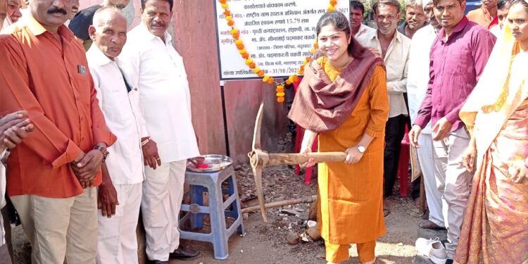 करडे येथे जि.प.अध्यक्षांच्या हस्ते नवीन ग्रामपंचायत  व  अंगणवाडी नवीन इमारतीचे भूमिपूजन