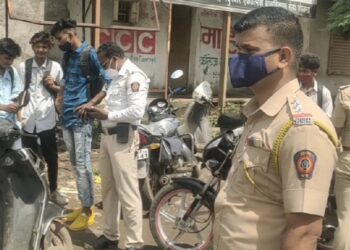 नवापूर येथे शंभर बेशिस्त वाहनधारकांवर पोलिसांची कारवाई