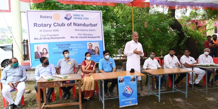 रोटरी क्लब ऑफ नंदुरबार आणि व्ही. एस. जी. जी. एम. यांच्या संयुक्त विद्यमाने ब्रेस्ट कॅन्सर व गर्भाशय कॅन्सर तपासणी शिबिर