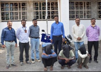 घरफोडी व मोटार सायकल चोरी करणारी टोळी जेरबंद ७३ हजाराचा मुद्देमाल पोलीसांनी केला हस्तगत