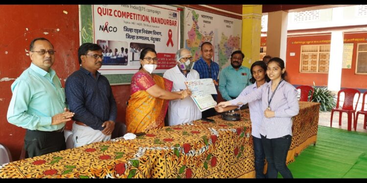 एचआयव्ही या विषयावर प्रश्नमंजुषा स्पर्धेत मिशन हायस्कुलचे विद्यार्थी प्रथम