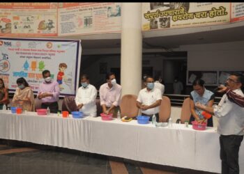 जिल्हा परिषदेत जागतिक हात धुवा दिनानिमित्त प्रात्यक्षिक