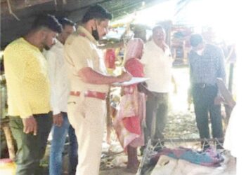 प्रतापपुर येथे जेसीबीच्या मदतीने मृतदेह बाहेर काढण्यात पोलिसांना यश, भावाचा खून करून मृतदेह फेकला होता बोअरवेलमध्ये