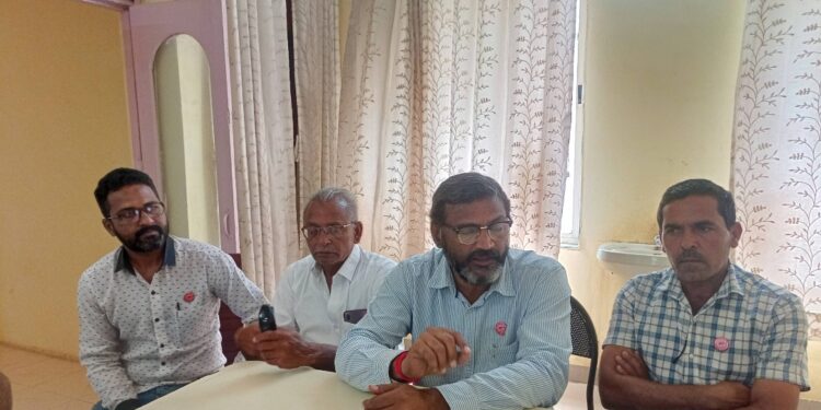 28 रोजी प्रकाशा येथे खा. राजू शेट्टीच्या उपस्थितीत ऊस परिषद