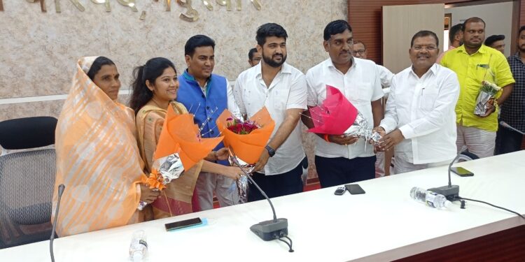 नंदूरबार जिल्हा परिषद उपाध्यक्ष पदासाठी शिवसेनातर्फे ॲड. राम रघुवंशी तर सभापती पदासाठी शिवसेनेचे गणेश पराडके व काँग्रेसचे अजित नाईक यांची बिनविरोध निवड