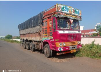 पोलिसांच्या आडमुठे धोरणामुळे रहदारीस होतोय अडथळा, अपघाताला मिळतेय निमंत्रण, तक्रार करायची तरी कुणाकडे ?