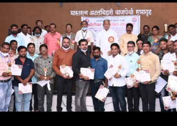 कल्चरल फाउंडेशनतर्फे कोरोना योद्धांचा माजी आ.चंद्रकांत रघुवंशी यांच्या हस्ते सत्कार