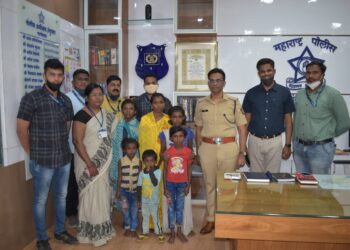 लोणखेडा येथुन हरविलेली महिला व तिच्या ५ बालकांचा लागला शोध, सुरत येथुन घेतले ताब्यात. नंदुरबार जिल्हा पोलीस दलाची कामगिरी