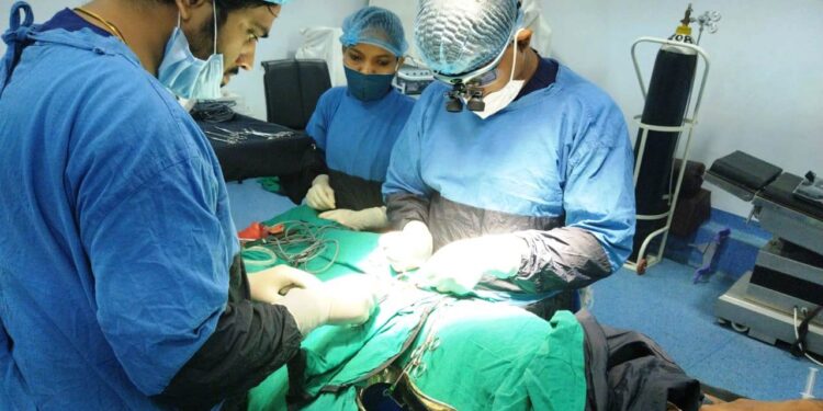 जिल्ह्यातील पहिली हायपोपेडीयासिस (मुत्रमार्ग) शस्त्रक्रिया स्मित हॉस्पीटलमध्ये यशस्वी