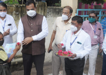 नंदुरबार जिल्ह्यात शाळेच्या पहिल्या दिवशी लाखाच्यावर विद्यार्थी उपस्थित