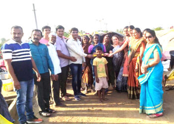 बडगुजर समाजातर्फे गरजूंना मिठाई, फराळ, फटाक्यांची किट वाटप