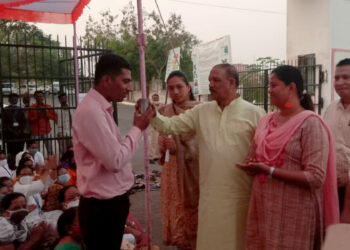 मुख्य कार्यकारी अधिकारी यांच्या आश्वासनानंतर  दोन दिवसानंतर आरोग्य कर्मचाऱ्यांचे बेमुदत उपोषण स्थगित