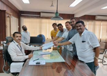 विधान परिषदेसाठी नंदुरबार पालिकेचे विद्यमान नगरसेवक दिपक दिघे यांनी दाखल केले नामांकन