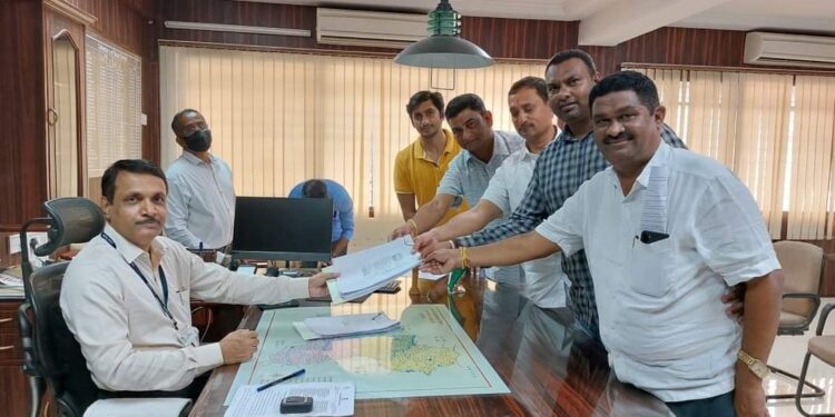 विधान परिषदेसाठी नंदुरबार पालिकेचे विद्यमान नगरसेवक दिपक दिघे यांनी दाखल केले नामांकन