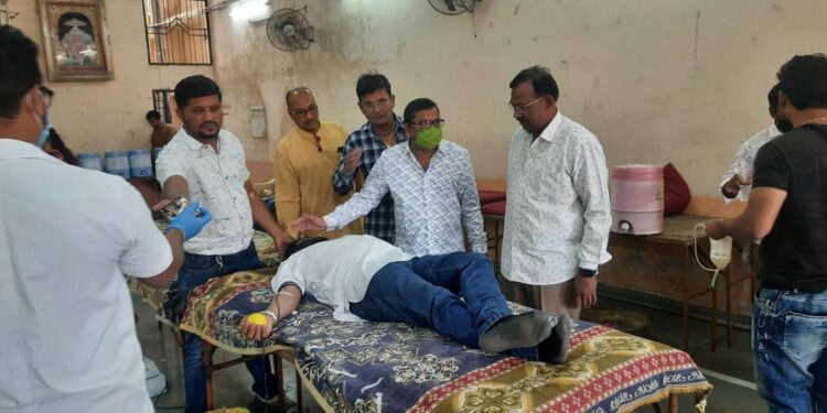 रक्तदान कार्य समाजासाठी अभिमानास्पद : माजी जि.प.अध्यक्ष भरत गावित