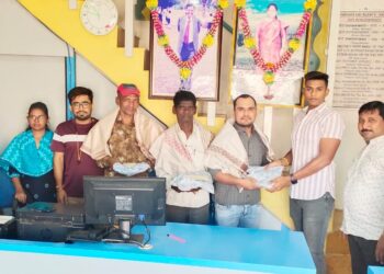 कोरोना योध्यांचा युवा नेते धनंजय भरत गावीत यांच्या हस्ते सन्मान