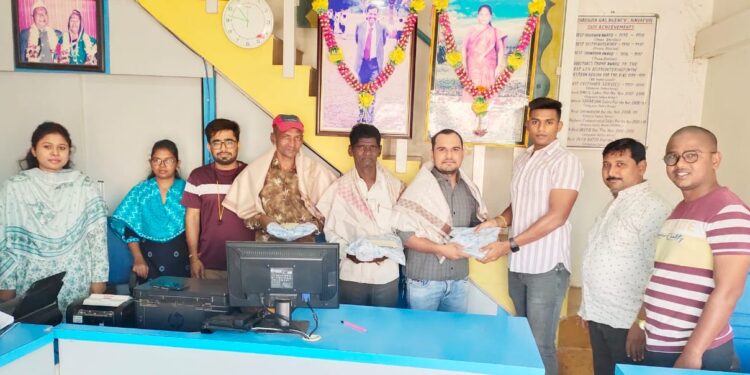 कोरोना योध्यांचा युवा नेते धनंजय भरत गावीत यांच्या हस्ते सन्मान