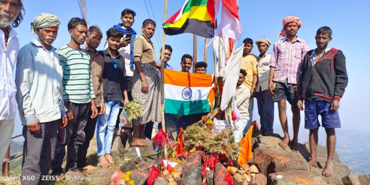 सातपुडा पर्वतातील सर्वात उंचं अस्तंबा शिखरावर पहिल्यांदा तिरंगा ध्वज पडकवला आता द अमेरिकेच्या सर्वात उंच शिखर तिरंगा ध्वज पडकवेन : आंतरराष्ट्रीय गिर्यारोहक अनिल वसावे