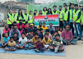 हृदय आणि इन्कलाब  ग्रुपतर्फे दुधाळे गावात  दिवाळीचा गोडवा