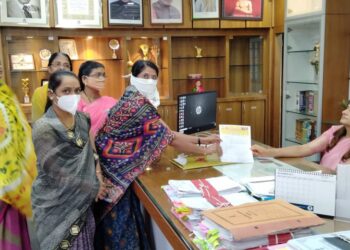 बालिका अत्याचार प्रकरणी युवाशक्ती अहिल्या सेनेचे जिल्हाधिकार्‍यांना निवेदन