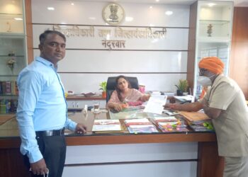 सफाई कामगारांचे सोमवारपासून उपोषण कुंदन थनवार यांनी दिले जिल्हाधिकार्‍यांना निवेदन