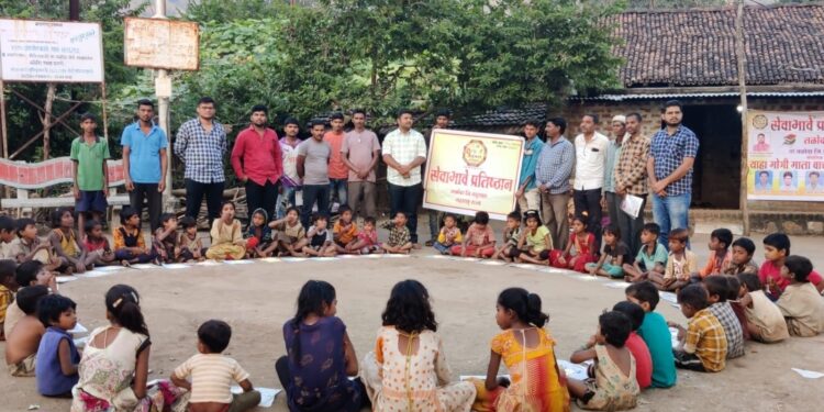 सेवाभावे प्रतिष्ठानच्या सदस्यांनी चिमुकल्यांसोबत साजरी केली दिवाळी