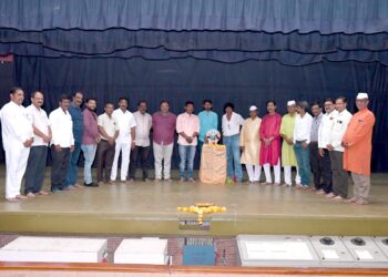 नंदुरबार येथे मराठी रंगभूमी दिनानिमित्त नटराज व रंगमंच पूजन