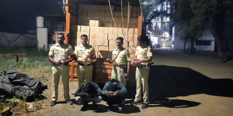 मामाचे मोहीदा शिवारातून भरारी पथकाने अवैध बियरसह 22 लाखाचा मुद्देमाल केला जप्त, दोघांना अटक