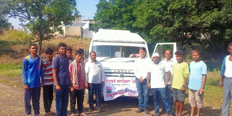 औरंगाबाद येथील विद्यार्थ्यांनी केली सातपुड्यातील कुकलट येथे जलसंधारण कामाची पहाणी