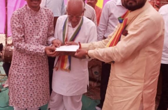 कुटुंब प्रमुख म्हणून नोंद करीत स्व. बाळासाहेब ठाकरे यांच्या पुण्यतिथिनिमित्त युवासेनेतर्फे  गौशाळेला 31 हजाराची भेट