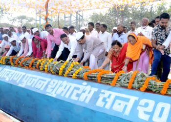 डोकारे येथील आदिवासी सहकारी साखर कारखाना देण्यात आला १५ वर्षापर्यत भाडेतत्वावर