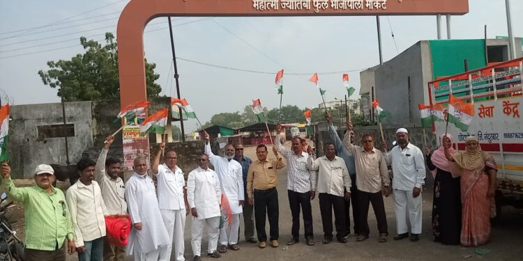 कृषी कायदे रद्द केल्याने नंदुरबार जिल्हा कॉंग्रेस कमिटीच्यावतीने आनंदोत्सव साजरा