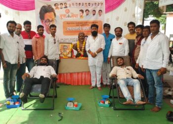 स्व.बाळासाहेब ठाकरे यांच्या स्मृतिदिनानिमित्त भव्य रक्तदान शिबिर उत्साहात