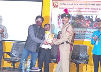 तळोदा येथे बिरसा मुंडा जयंती सप्ताहनिमित्ताने गुणवंत विद्यार्थी व खेळाडूंचा सत्कार