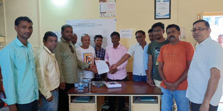 प्रकाशा येथील साथीच्या आजारांवर उपायोजना करण्याची जागरूक नागरिक मंचची निवेदनाद्वारे मागणी