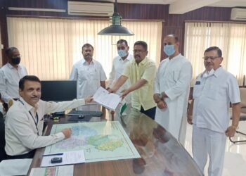 विधान परिषदेच्या जागेसाठी काँग्रेसतर्फे नगरसेवक गौरव वाणी व भाजपातर्फे आ.अमरिशभाई पटेल यांचे नामांकन दाखल