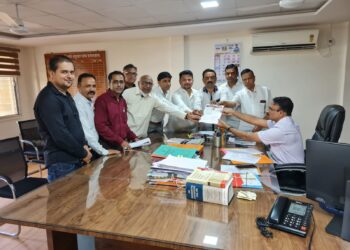 तळोदा व्यापारी महासंघातर्फे खा.हिना गावीत व जिल्हाधिकारी यांना निवेदन