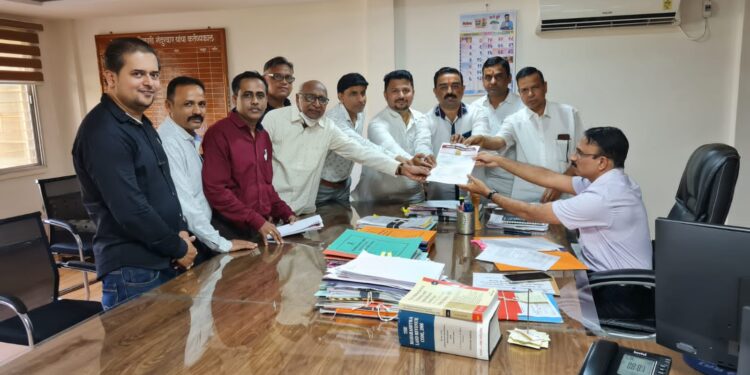 तळोदा व्यापारी महासंघातर्फे खा.हिना गावीत व जिल्हाधिकारी यांना निवेदन