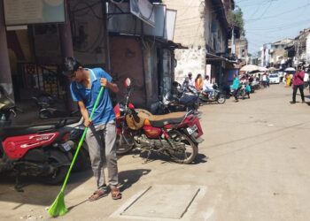 अखेर नंदूरबार नगरपालिकेने ” त्या… ड्रेनेजवर बसविले झाकण