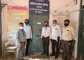 थकबाकीवरुन महावितरण-तहसिलचा एकमेंकांना शॉक तहसिलचा वीज पुरवठा खंडीत केल्याने तहसिलदारांनी महावितरणचे कार्यालय केले सील, वाद पोहचला जिल्हाधिकाऱ्यांच्या कोर्टात